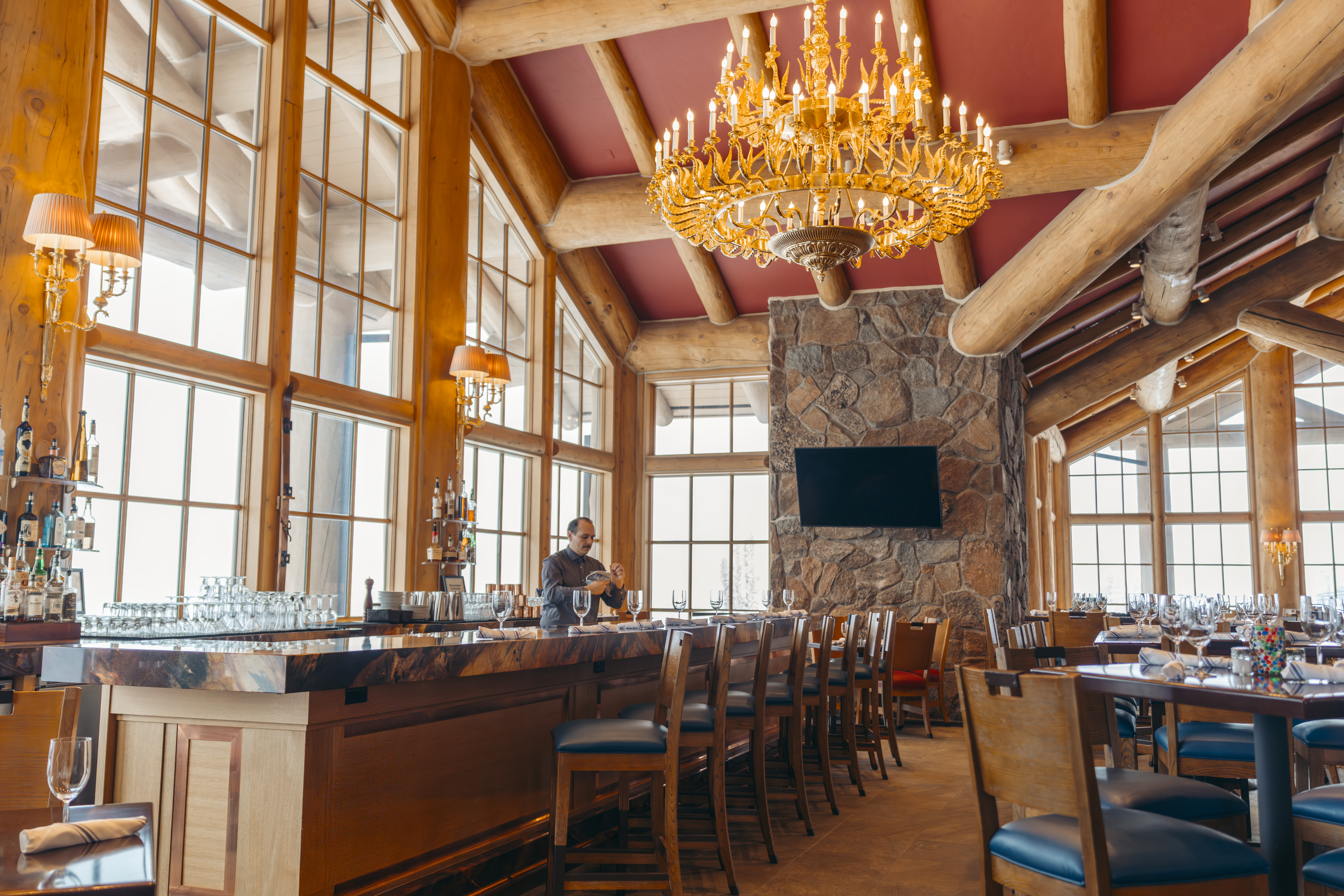 /azure/snowbasin/media/siteassets/images/food-beverage/overlook/jl_dsc09625.jpg