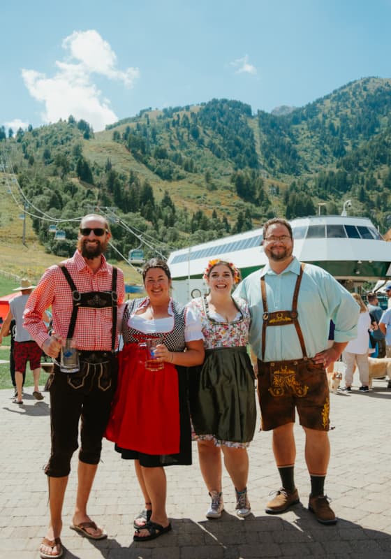 snowwiesn_costume_contest