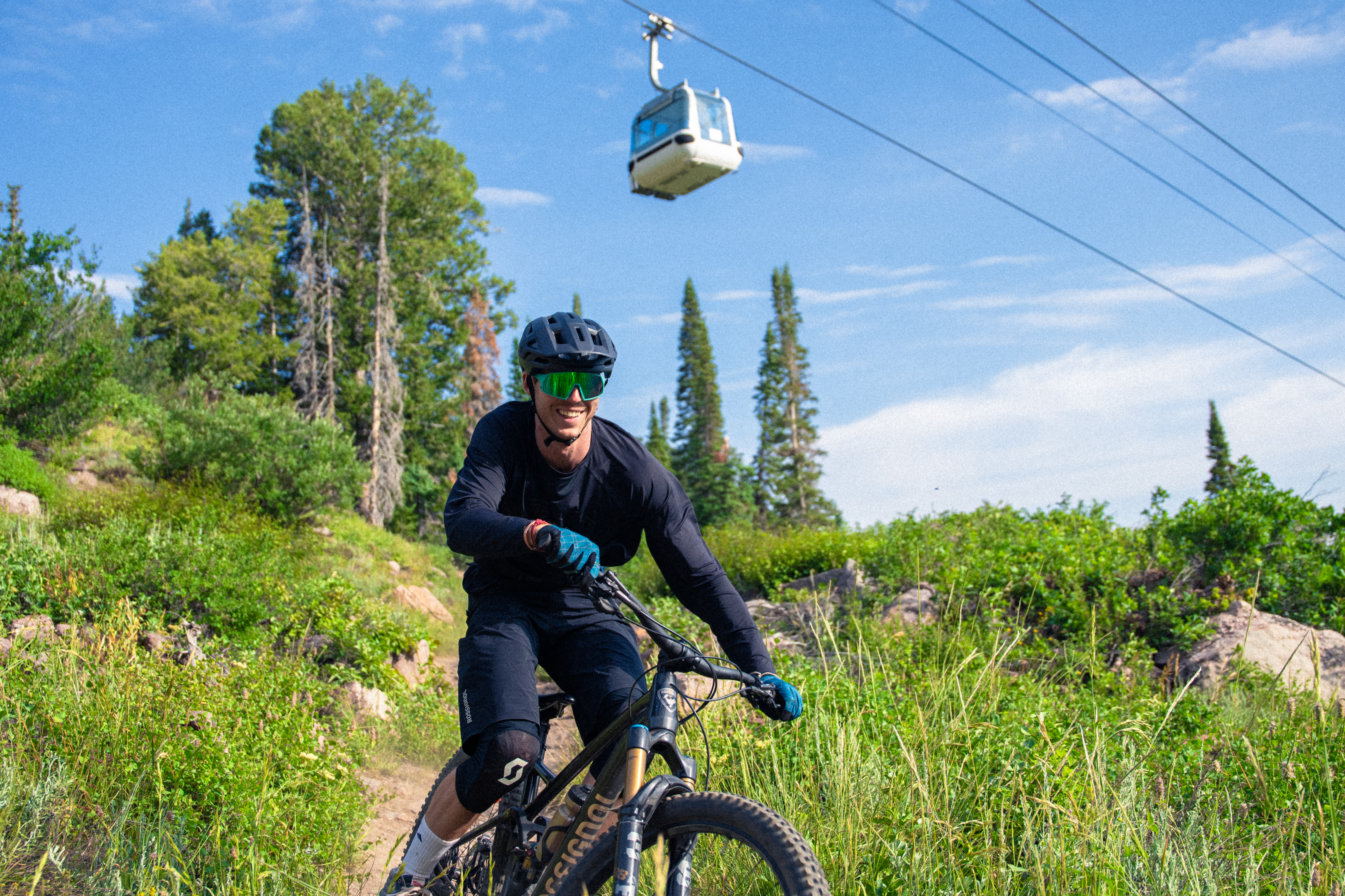 sb_bikingwithgondola
